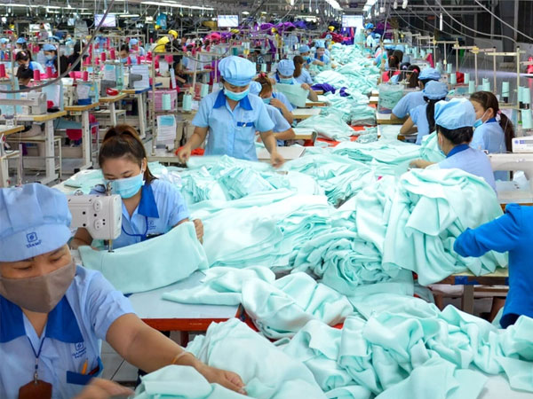 Công ty may 50 năm tuổi tiếp tục lỗ nặng
